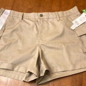 Kohl's Brand Tinseltown Taupe color shorts‎ Womens size 11/30. NWT.